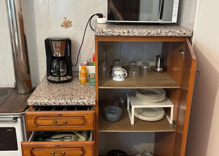 לינה וארוחת בוקר Teseo 3*